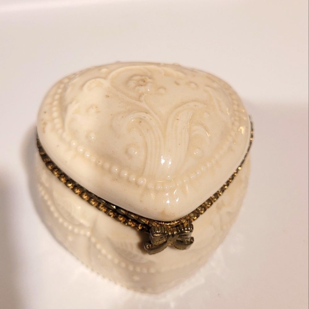 Vintage Off White/Cream Heart Shaped Trinket Box EUC